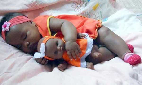 babies-and-their-look-alike-dolls-3