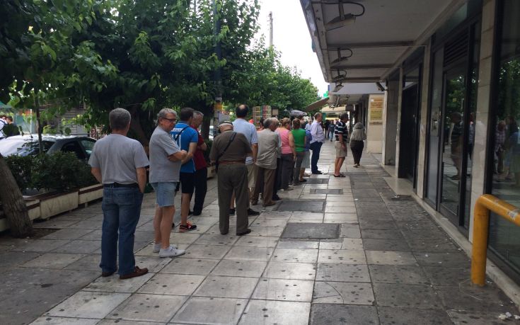 Παράταση της τραπεζικής αργίας μέχρι και την Κυριακή