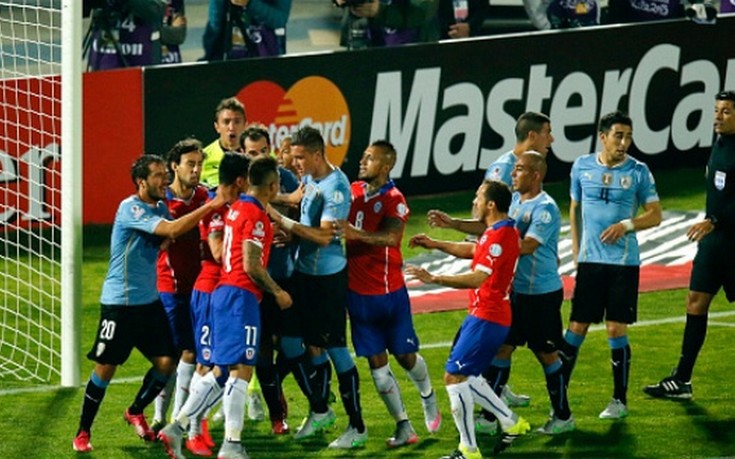 Ξύλο, δύο κόκκινες και νίκη της Χιλής