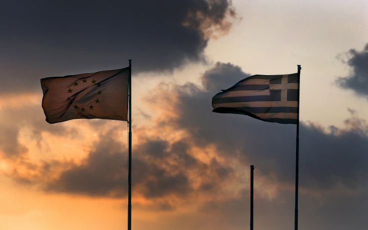 Bloomberg: Οι Έλληνες έχουν κουραστεί από τις διαπραγματεύσεις