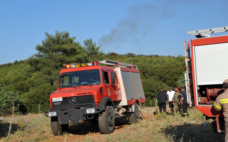 Ανετράπη πυροσβεστικό όχημα στην Κρήτη