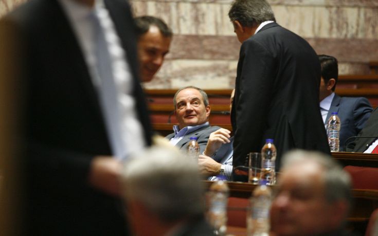 Το δόγμα απάθειας του Καραμανλή στα SOS του ΔΝΤ