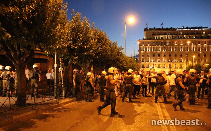 Επεισόδια με αντιεξουσιαστές στη συγκέντρωση «Μένουμε Ευρώπη»