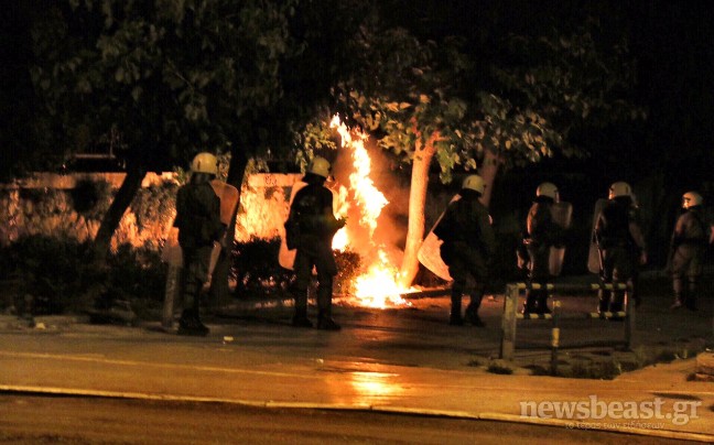 Επίθεση με πέτρες και μολότοφ εναντίον αστυνομικών στο Πολυτεχνείο