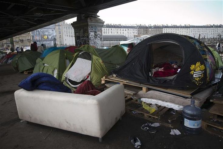 Το Παρίσι δημιουργεί χιλιάδες θέσεις φιλοξενίας προσφύγων