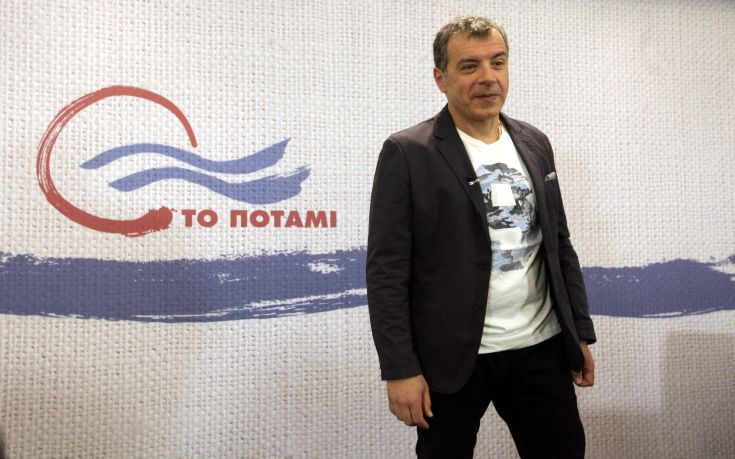 Θεοδωράκης: Κυβέρνηση εθνικής ενότητας μετά το δημοψήφισμα