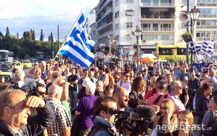 Άναψαν τα αίματα στην πλατεία Συντάγματος