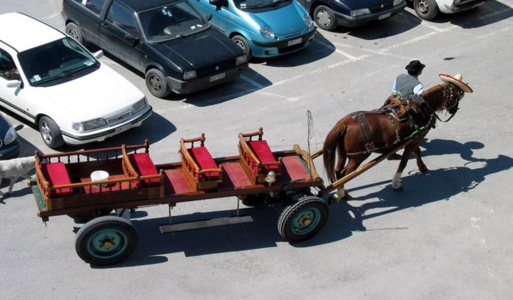 «Φρένο» στους αμαξάδες του Βόλου