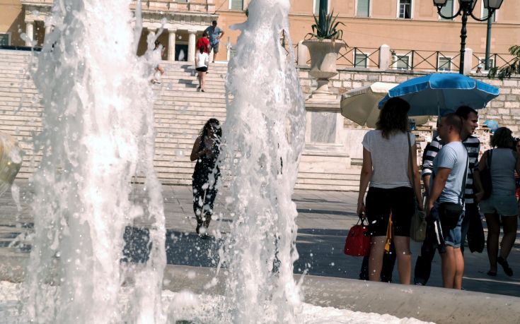 Ανοιχτές οχτώ Λέσχες Φιλίας για τον καύσωνα