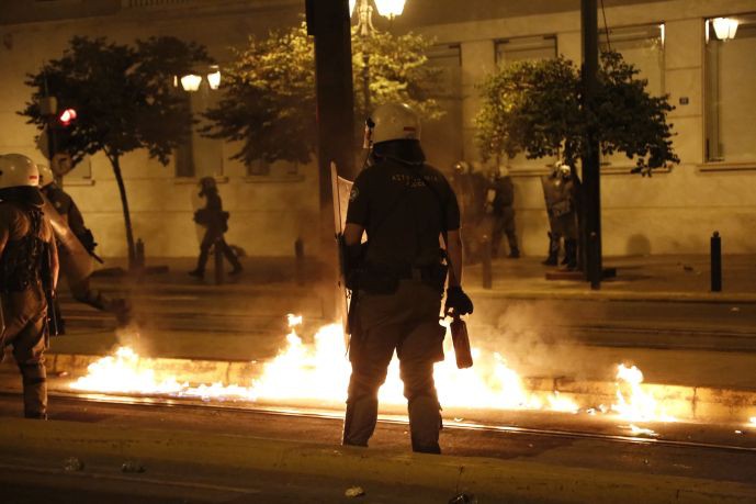 Έρευνα για τη συμπεριφορά αστυνομικών στα επεισόδια του Συντάγματος