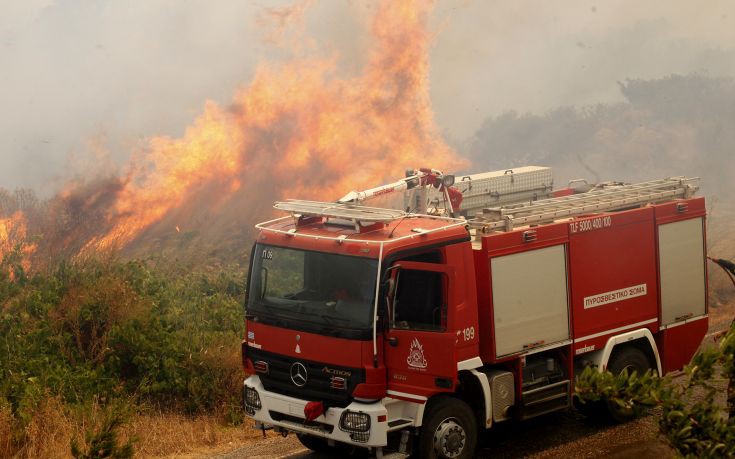 Μεγάλη πυρκαγιά στο Ξυλόκαστρο