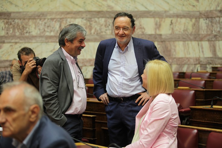 ÁÈÇÍÁ-ÂÏÕËÇ-Óõíåäñßáóç ôùí ôåóóÜñùí áñìüäéùí Åðéôñïðþí ôçò ÂïõëÞò, ç óõæÞôçóç ôïõ äåýôåñïõ íïìïó÷åäßïõ ìå ôá ðñïáðáéôïýìåíá ìÝôñá ôçò óõìöùíßáò ìå ôïõò åôáßñïõò ìíçìüíéï 3// ÓÔÇ ÖÙÔÏÃÑÁÖÉÁ ÂÏÕËÅÕÔÅÓ ÓÕÑÉÆÁ ÈÁÍÁÓÇÓ ÐÅÔÑÁÊÏÓ, ÑÁ×ÇË ÌÁÊÑÇ ÊÁÉ ÐÁÍÁÃÉÙÔÇÓ ËÁÖÁÆÁÍÇÓ .(EUROKINISSI-ÐÁÍÁÃÏÐÏÕËÏÓ ÃÉÁÍÍÇÓ)