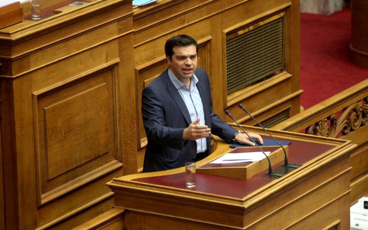 Ο Τσίπρας στη Βουλή δίνει εξηγήσεις για το σχέδιο Βαρουφάκη