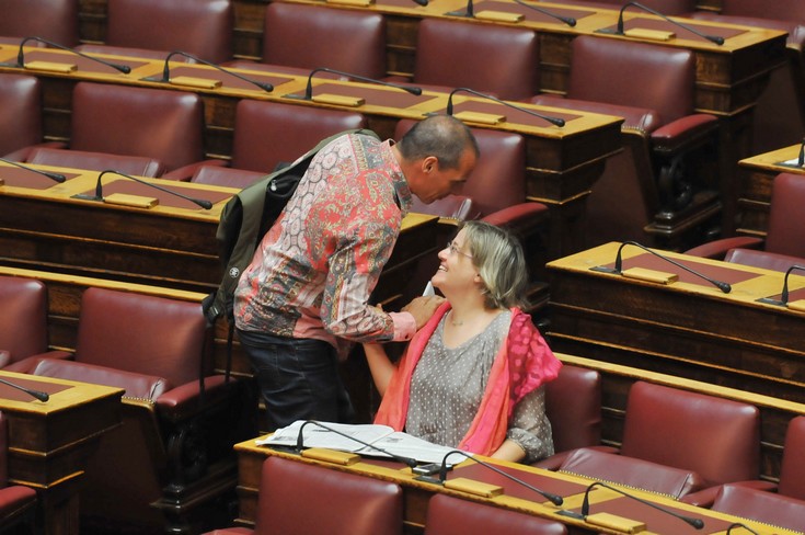 ÁÈÇÍÁ-ÂÏÕËÇ-ç þñá ôïõ ðñùèõðïõñãïý óôç ÂïõëÞ. Ï ÁëÝîçò Ôóßðñáò èá áðáíôÞóåé óå åðßêáéñåò åñùôÞóåéò ôçò ðñïÝäñïõ ôïõ ÐÁÓÏÊ Öþöçò ÃåííçìáôÜ// ÓÔÇ ÖÙÔÏÃÑÁÖÉÁ Ï ÃÉÁÍÇÓ ÂÁÑÏÕÖÁÊÇÓ ÂÏÕËÅÕÔÇÓ ÓÕÑÉÆÁ.(Eurokinissi-ÌÐÏËÁÑÇ ÔÁÔÉÁÍÁ )