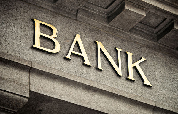 Ριψοκίνδυνες επενδύσεις από τις κεντρικές τράπεζες λόγω χαμηλών επιτοκίων