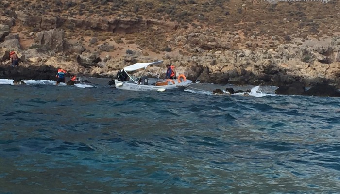 Η βαρκάδα λίγο έλειψε να καταλήξει σε… ναυάγιο