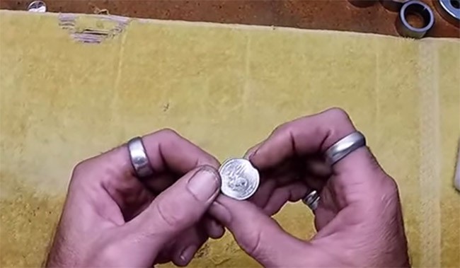 Μετατρέποντας ένα νόμισμα σε δαχτυλίδι