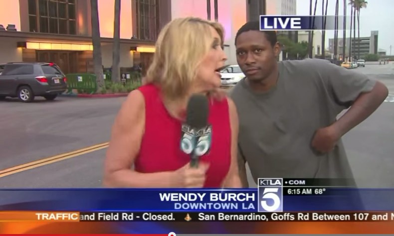 Τρομοκρατώντας τη ρεπόρτερ