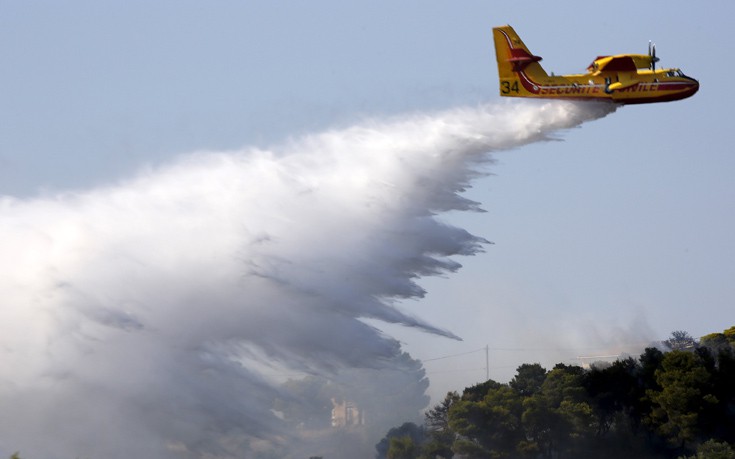 Σε εξέλιξη φωτιά στο Πόρτο Ράφτη