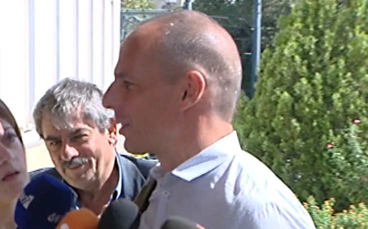 Βαρουφάκης: Μπορεί κανείς να με σταματήσει εμένα να μιλάω;