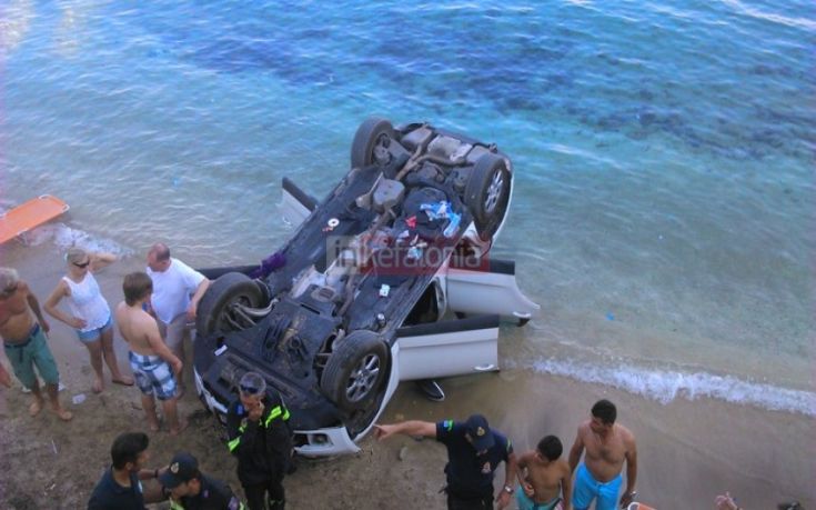 Αυτοκίνητο έπεσε στη θάλασσα στην Κεφαλλονιά