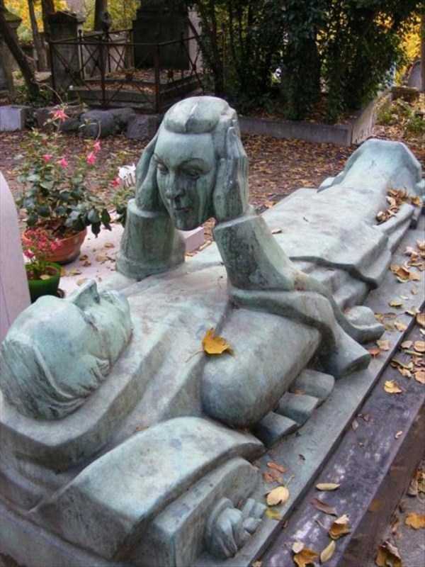 bizarre-tombstones-1