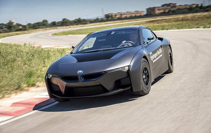 Η BMW αποκάλυψε πρωτότυπο μοντέλο i8 με υδρογόνο