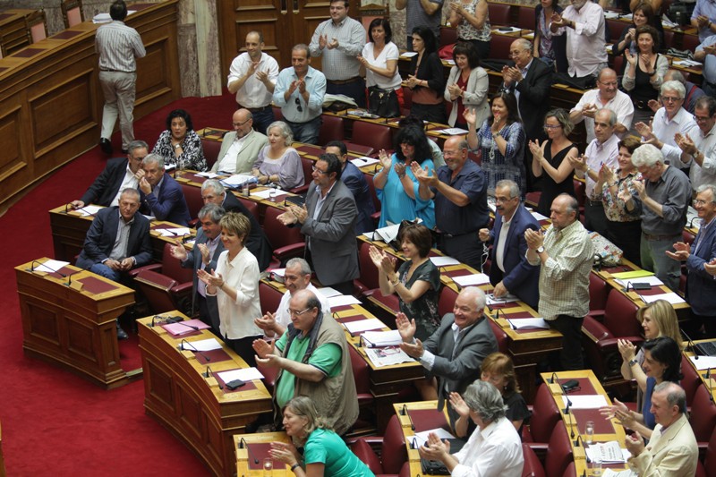 Κατατίθεται στη Βουλή το τρίτο μνηνόμιο