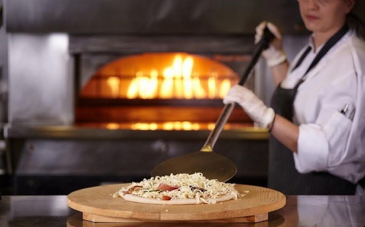 Η Αθήνα απέκτησε τη δική της pizza στη La Brasserie του ΤΙΤΑΝΙΑ
