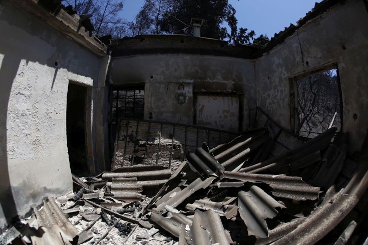 Óôéãìéüôõðï áðü ôçí ðåñéï÷Þ ôïõ Õìçôôïý ôï ÓÜââáôï 18 Éïõëßïõ 2015, åðüìåíç çìÝñá ôçò êáôáóôñïöéêÞò ðõñêáãéÜò. Ç öùôéÜ Ý÷åé êáôáêÜøåé åêáôïíôÜäåò óôñÝììáôá äáóéêÞò Ýêôáóçò.  (EUROKINISSI/ÓÔÅËÉÏÓ ÌÉÓÉÍÁÓ)