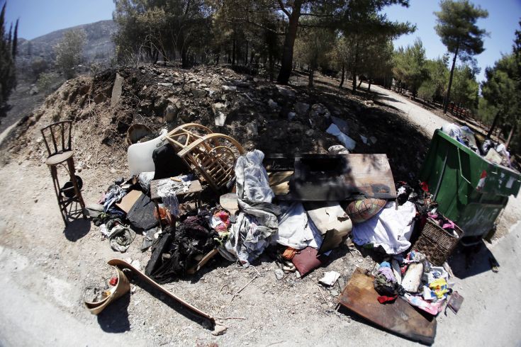 Óôéãìéüôõðï áðü ôçí ðåñéï÷Þ ôïõ Õìçôôïý ôï ÓÜââáôï 18 Éïõëßïõ 2015, åðüìåíç çìÝñá ôçò êáôáóôñïöéêÞò ðõñêáãéÜò. Ç öùôéÜ Ý÷åé êáôáêÜøåé åêáôïíôÜäåò óôñÝììáôá äáóéêÞò Ýêôáóçò.  (EUROKINISSI/ÓÔÅËÉÏÓ ÌÉÓÉÍÁÓ)