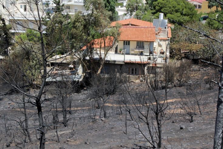 Óôéãìéüôõðï áðü ôçí ðåñéï÷Þ ôïõ Õìçôôïý ôï ÓÜââáôï 18 Éïõëßïõ 2015, åðüìåíç çìÝñá ôçò êáôáóôñïöéêÞò ðõñêáãéÜò. Ç öùôéÜ Ý÷åé êáôáêÜøåé åêáôïíôÜäåò óôñÝììáôá äáóéêÞò Ýêôáóçò.  (EUROKINISSI/ÓÙÔÇÑÇÓ ÄÇÌÇÔÑÏÐÏÕËÏÓ)