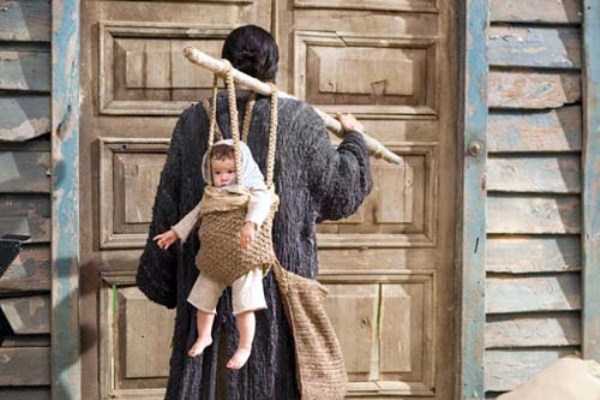 funny-methods-of-carrying-kids-19