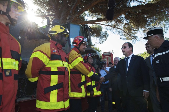 Απομάκρυνση 10.000 ανθρώπων από κάμπινγκ λόγω πυρκαγιών