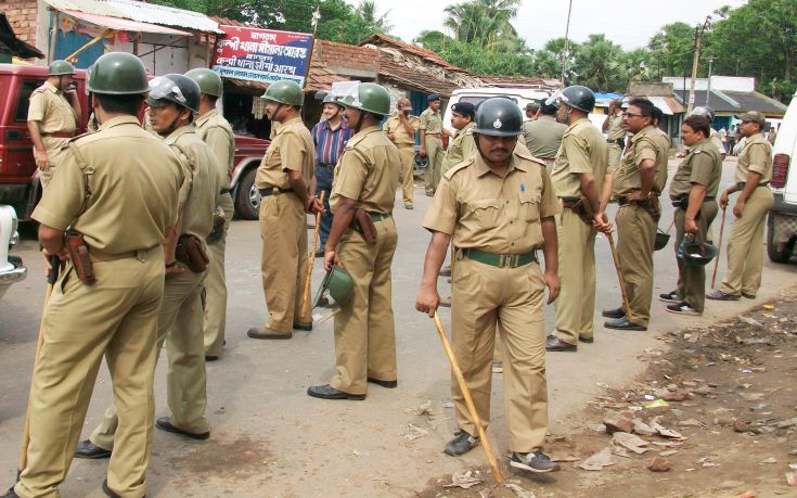 Αιματηρή επίθεση σε αστυνομικό τμήμα στην Ινδία