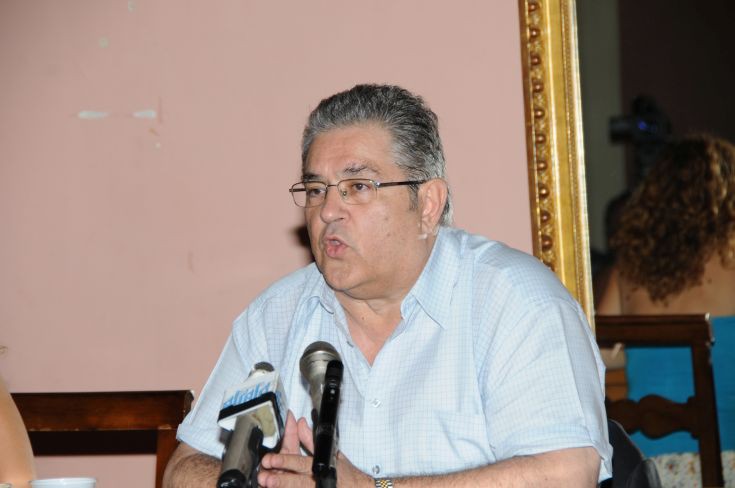 Επικοινωνία Κουτσούμπα-Θάνου για το προσφυγικό