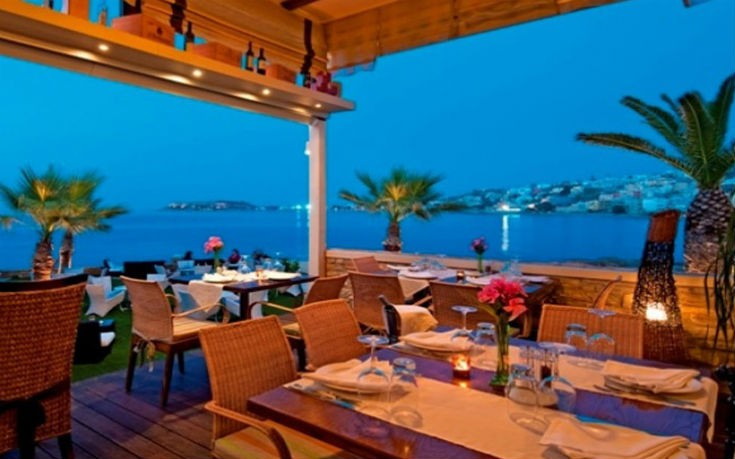 Ρομαντικό δείπνο με θέα, δίπλα στη θάλασσα