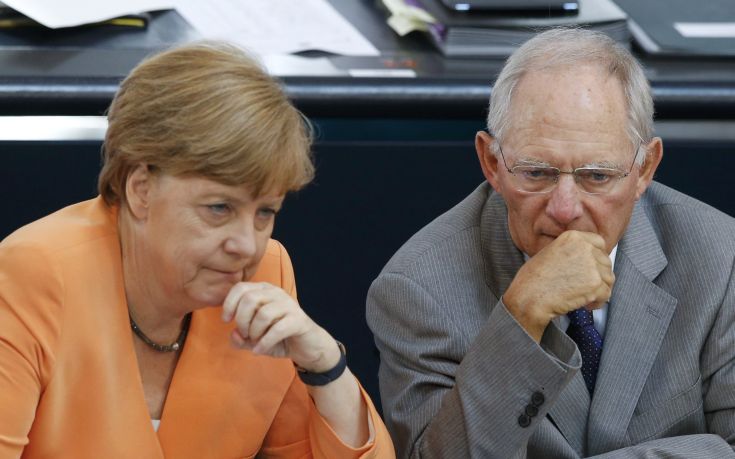 Spiegel: H Mέρκελ απαλλάχτηκε από τον μεγάλο αντιευρωπαίο Σόιμπλε