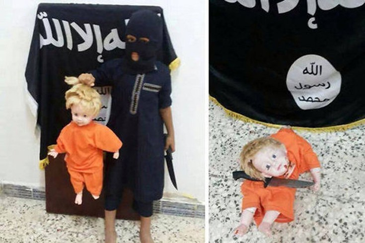 Η ISIS αναγκάζει παιδιά να αποκεφαλίζουν κούκλες