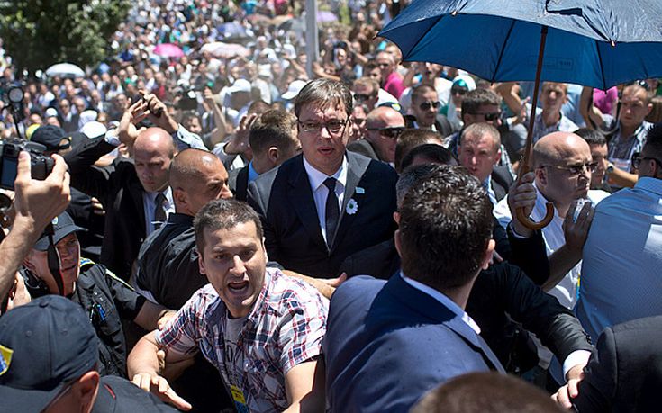 Επίθεση με πέτρες δέχτηκε ο πρωθυπουργός της Σερβίας