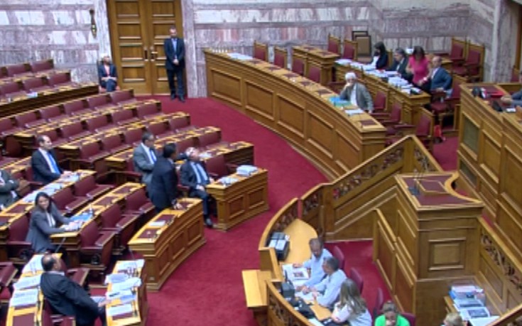 Άγρια κόντρα Άδωνι με Φωτίου για τις καταθέσεις στην Αγγλία