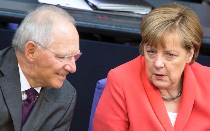 Spiegel: Η Γερμανία ανοικτή σε νέες ελαφρύνσεις του ελληνικού χρέους πριν το 2018