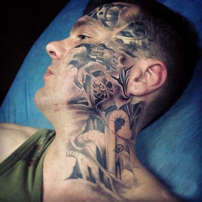 Ένα εξωφρενικό τατουάζ προσώπου