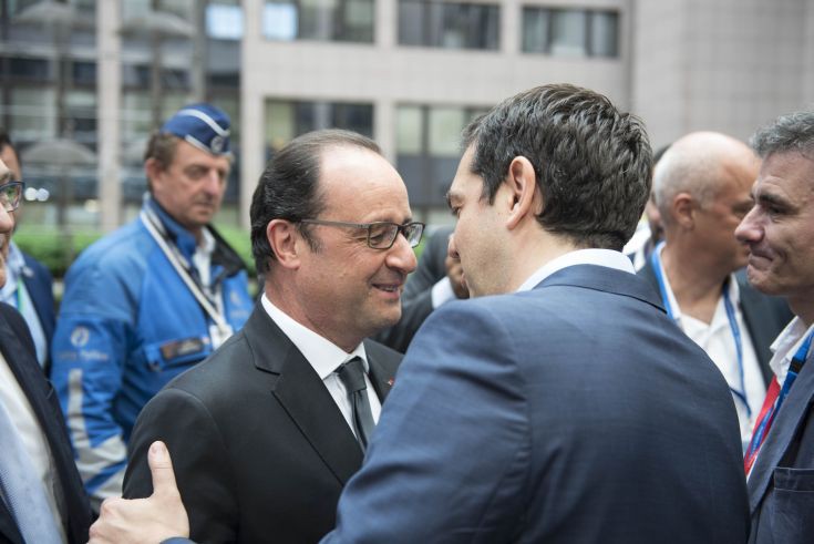 Ï ðñùèõðïõñãüò ÁëÝîçò Ôóßðñáò óõíïìéëåß ìå ôïí Ðñüåäñïò ôçò Ãáëëßáò ÖñáíóïõÜ ÏëÜíô, ìåôá ôï ôÝëïò ôçò Óõíüäïõ ÊïñõöÞò ôçò Åõñùæþíçò ôçí ÄåõôÝñá 13 Éïõëßïõ 2015. (ÃÑÁÖÅÉÏ ÔÕÐÏÕ ÐÑÙÈÕÐÏÕÑÃÏÕ/ANDREA BONETTI/EUROKINISSI)