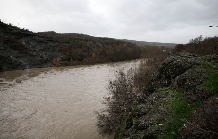 Υπερχείλισε λόγω σφοδρής βροχόπτωσης ο Γαλλικός ποταμός στην περιοχή της Σίνδου