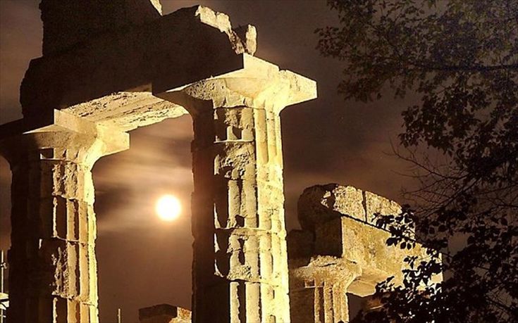 Αυγουστιάτικη πανσέληνος με… ελεύθερη είσοδο