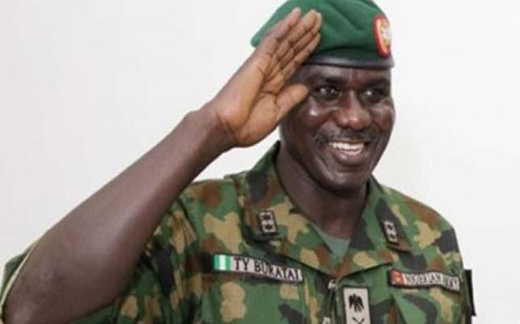Από του… χάρου τα δόντια γλίτωσε ο αρχηγός του Νιγηριανού στρατού