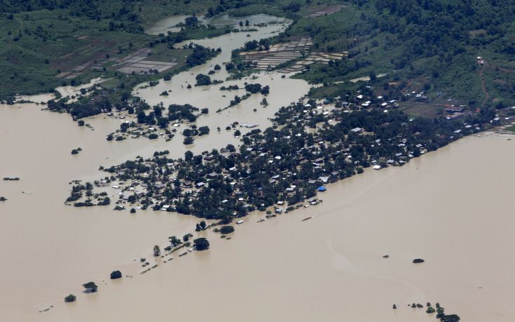 An aerial view of a flooded village in Kalay township at Sagaing division, August 2, 2015. Storms and floods have so far killed 21 people, with water levels as high as 2.5 metres in Sagaing and 4.5 metres in western Rakhine state, according to the government, which on Friday declared four regions disaster zones. REUTERS/Soe Zeya Tun An aerial view of a flooded village in Kalay township at Sagaing division, August 2, 2015. Storms and floods have so far killed 21 people, with water levels as high as 2.5 metres in Sagaing and 4.5 metres in western Rakhine state, according to the government, which on Friday declared four regions disaster zones. REUTERS/Soe Zeya Tun