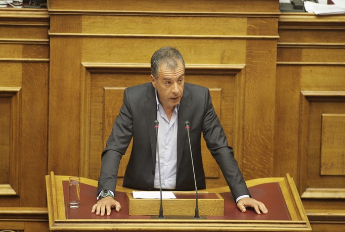 Θοεδωράκης: Η Ελλάδα έχει ανάγκη από κυβερνήσεις συνεργασίας