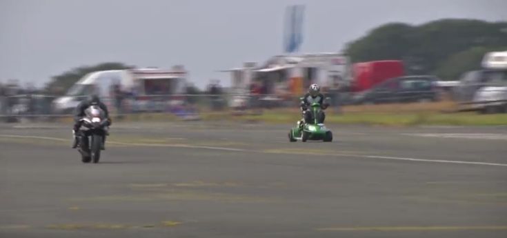 Ένα mobility scooter εναντίον ενός superbike
